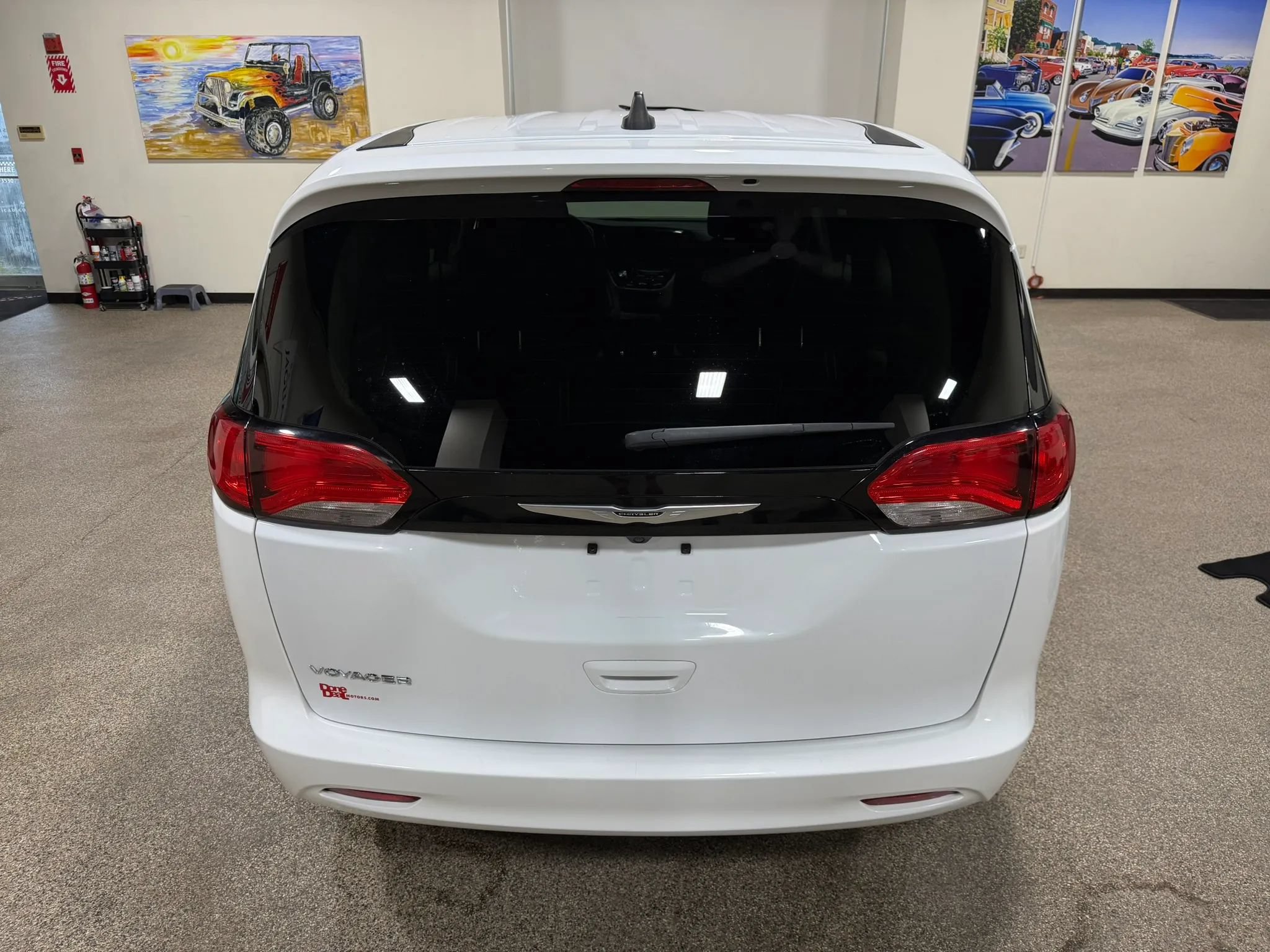 Used 2023 Chrysler Voyager LX FWD image 17