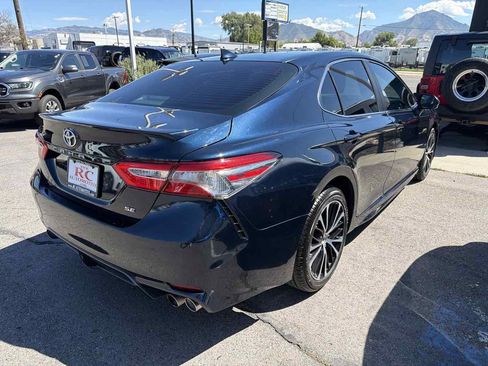 Used 2019 Toyota Camry SE FWD image 5