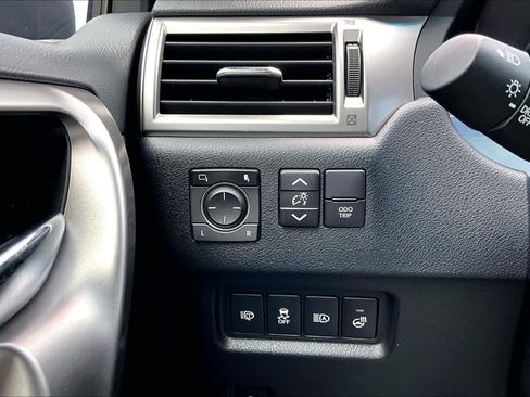 Used 2023 Lexus GX 460 Premium w/ Accessory Package AWD/4WD image 36
