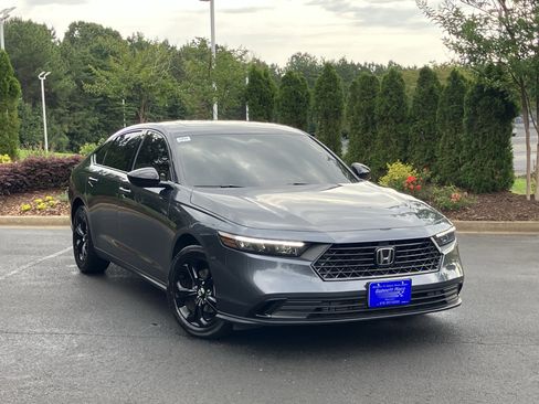 Used 2025 Honda Accord SE image 2