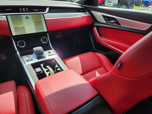 Certified 2022 Jaguar XF R-Dynamic SE image 12