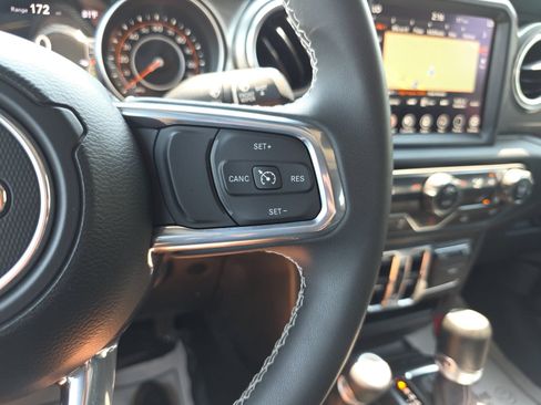 Used 2023 Jeep Gladiator Overland AWD/4WD image 15