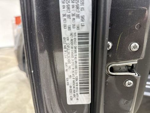 Used 2020 Jeep Cherokee Latitude Plus FWD image 27