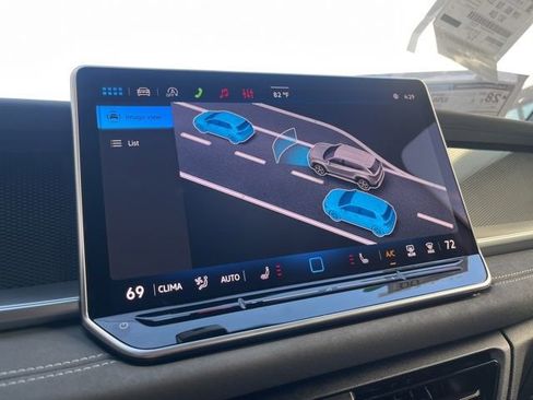 New 2026 Volkswagen Tiguan SE R-Line FWD image 19