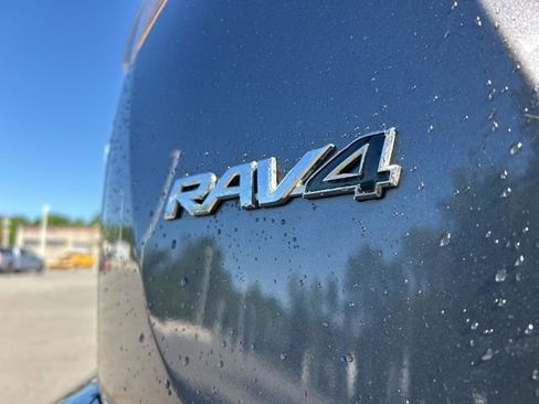 Used 2018 Toyota RAV4 LE w/ All Weather Liner Package AWD/4WD image 37