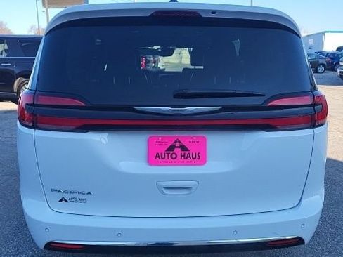 Used 2024 Chrysler Pacifica Touring-L FWD image 27