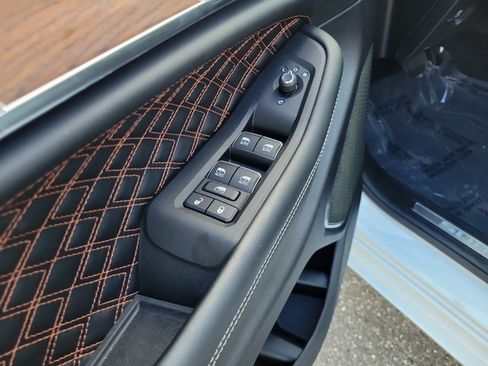 Used 2025 Jeep Grand Cherokee L Summit w/ Obsidian Package AWD/4WD image 16