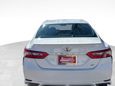 Used 2018 Toyota Camry SE image 4