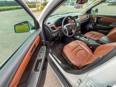 Used 2017 Chevrolet Traverse Premier FWD image 9