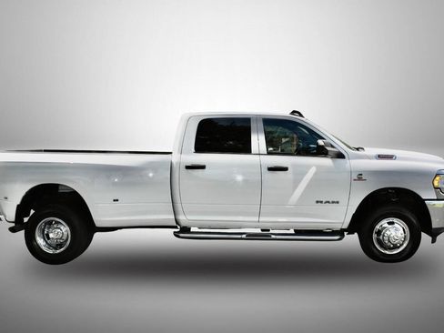 Used 2022 RAM 3500 Tradesman w/ Chrome Appearance Group AWD/4WD image 8