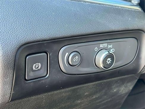 Used 2018 Buick Enclave Essence image 15