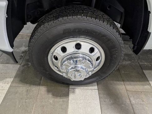 Used 2024 RAM 3500 Laramie AWD/4WD image 8