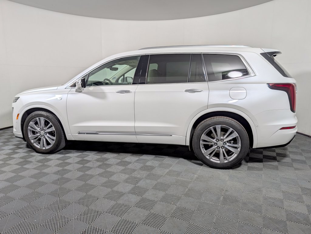 Used 2023 Cadillac XT6 Premium Luxury w/ Technology Package FWD image 5