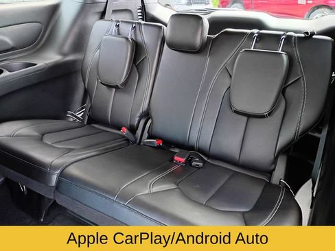 Used 2025 Chrysler Pacifica Select FWD image 19