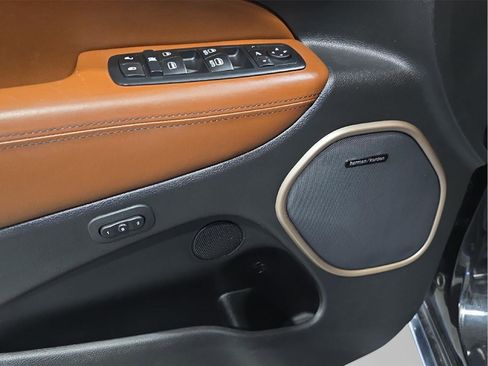 Used 2016 Jeep Grand Cherokee Summit image 10