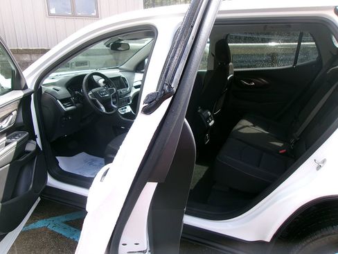 Used 2024 GMC Terrain SLE AWD/4WD image 12