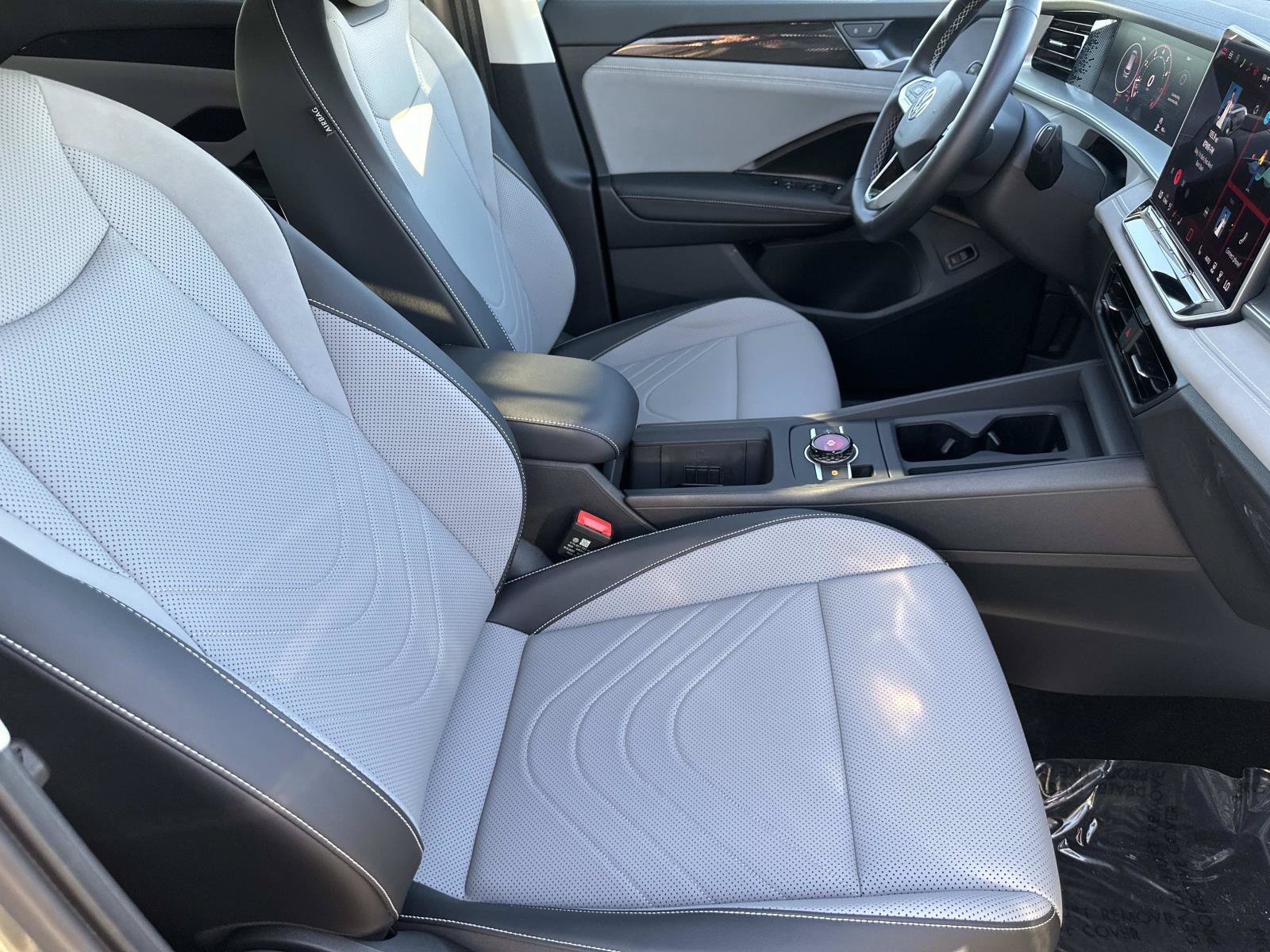 Certified 2026 Volkswagen Tiguan SE FWD image 28