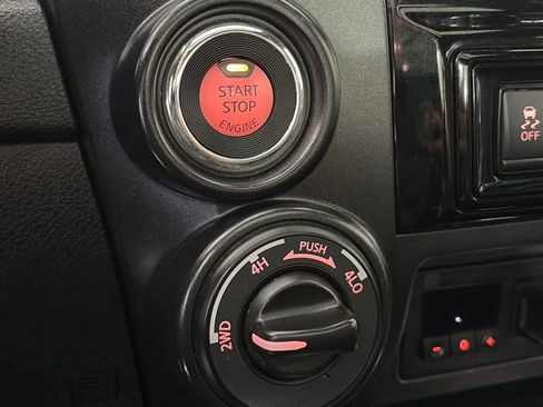 Used 2022 Nissan Titan PRO-4X w/ Pro-4x Convenience Package AWD/4WD image 23