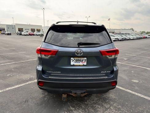 Used 2019 Toyota Highlander XLE AWD/4WD image 7