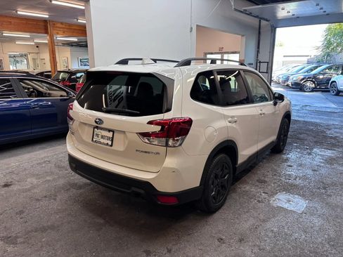 Used 2019 Subaru Forester Premium AWD/4WD image 6