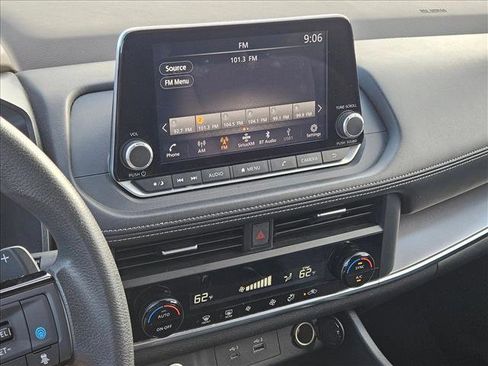 Used 2023 Nissan Rogue SV image 12