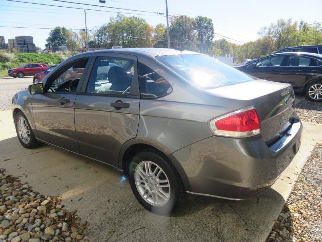 Used 2010 Ford Focus SE FWD image 5
