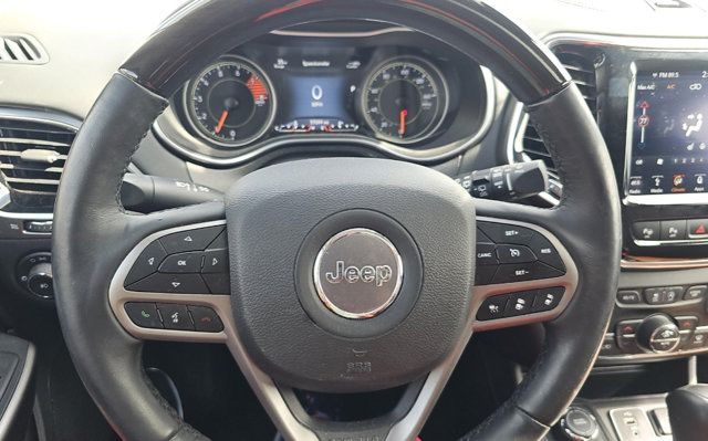 Used 2019 Jeep Cherokee Overland w/ Technology Group AWD/4WD image 14