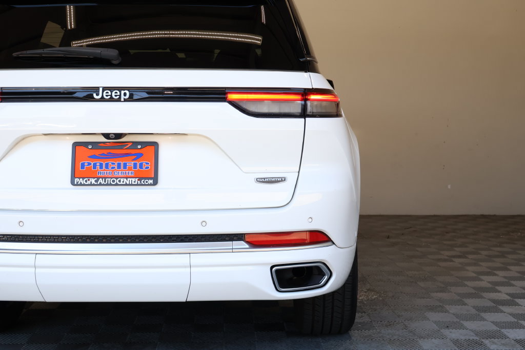 Used 2022 Jeep Grand Cherokee Summit AWD/4WD image 12