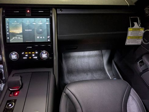 New 2026 Land Rover Discovery Dynamic SE AWD/4WD image 28