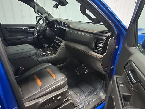 Used 2023 GMC Sierra 1500 AT4 w/ Technology Package AWD/4WD image 17