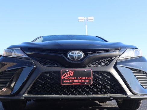 Used 2019 Toyota Camry SE image 5