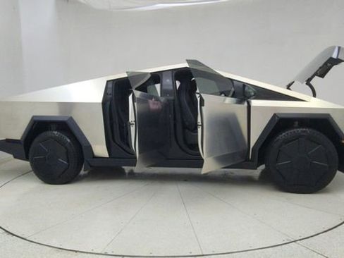 Used 2024 Tesla Cybertruck AWD Crew Cab image 68