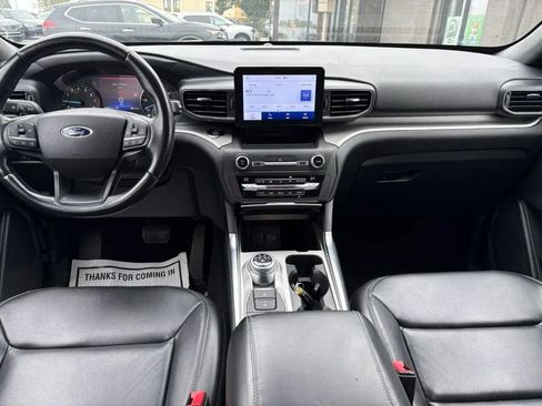 Used 2020 Ford Explorer XLT w/ Equipment Group 202A AWD/4WD image 13