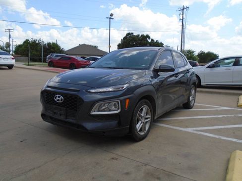 Used 2019 Hyundai Kona SE FWD image 2