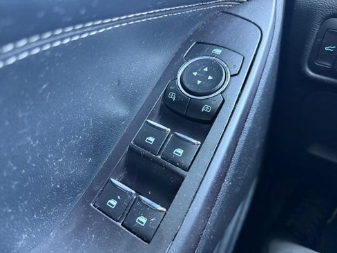 Used 2020 Ford Explorer XLT w/ Equipment Group 202A AWD/4WD image 26