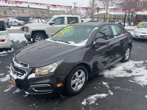 Used 2016 Chevrolet Cruze LT image 2