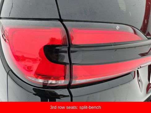 Used 2025 Chrysler Pacifica Select image 18