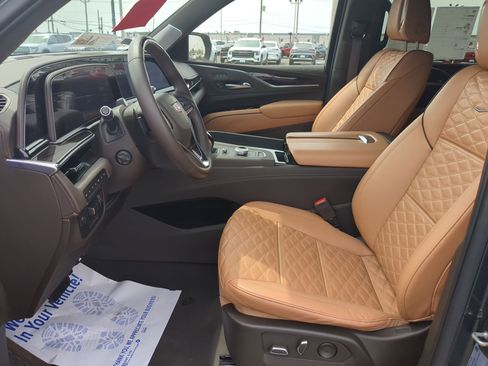 Certified 2022 Cadillac Escalade Premium Luxury w/ Performance Package image 18