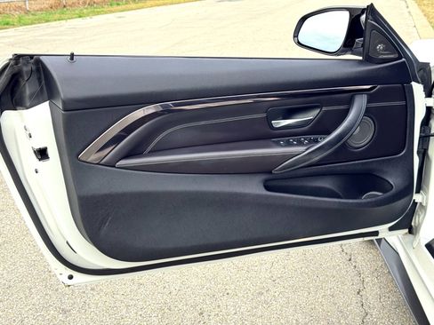 Used 2018 BMW M4 Convertible image 28