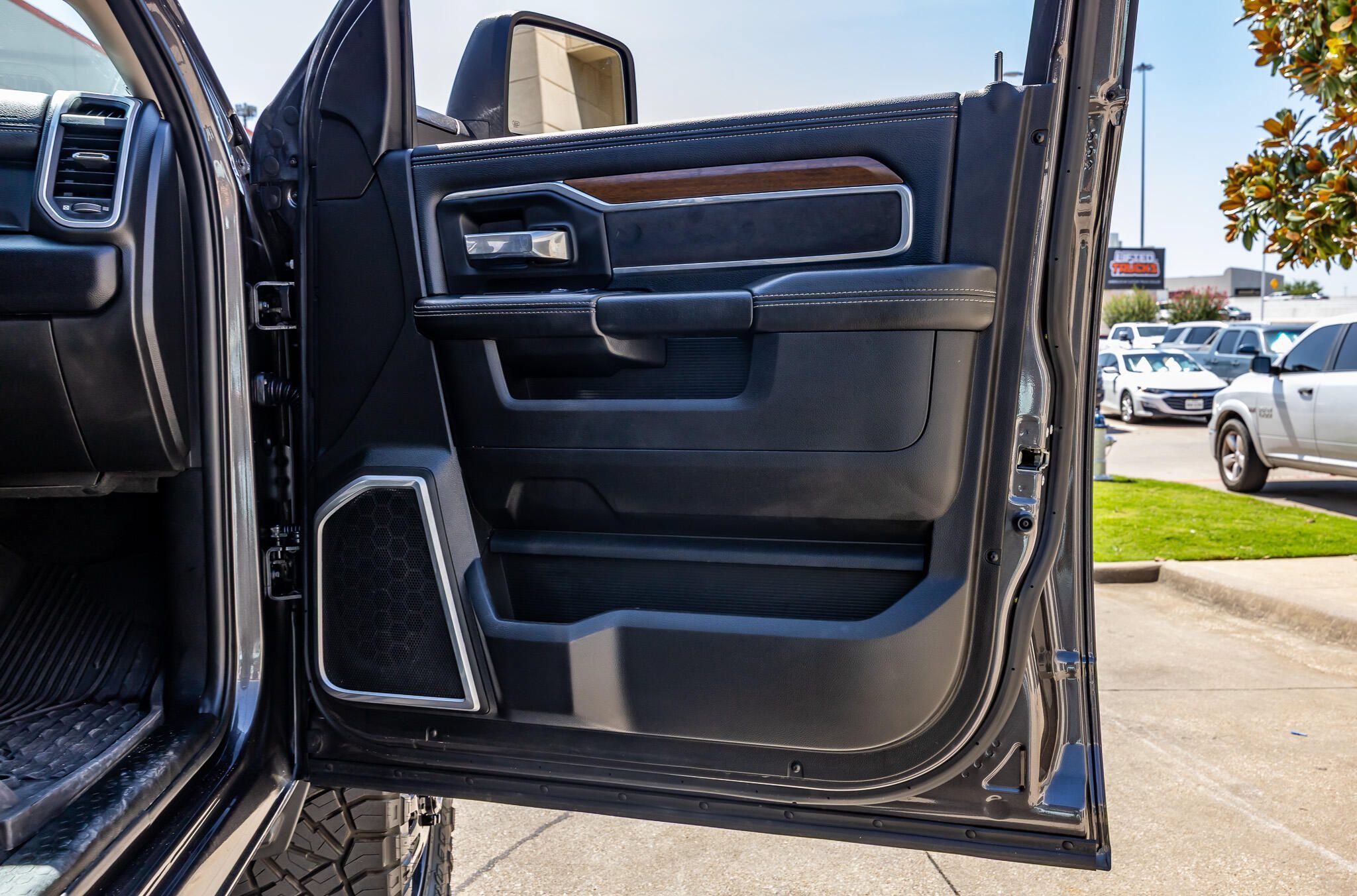 Used 2024 RAM 3500 Laramie w/ Towing Technology Group AWD/4WD image 37