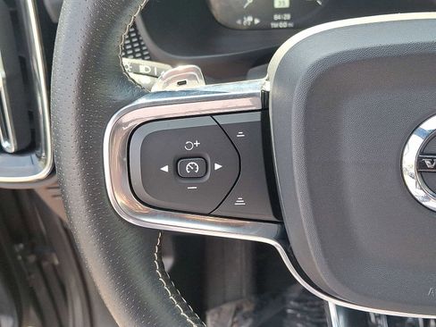 Used 2019 Volvo XC40 T5 R-Design AWD/4WD image 16