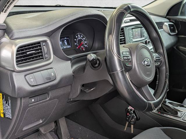 Used 2016 Kia Sorento FWD image 4