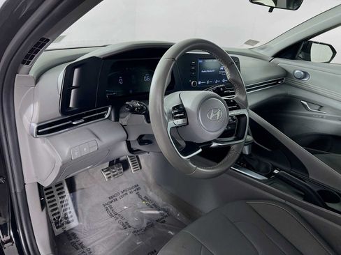 Certified 2025 Hyundai Elantra Sport FWD image 9