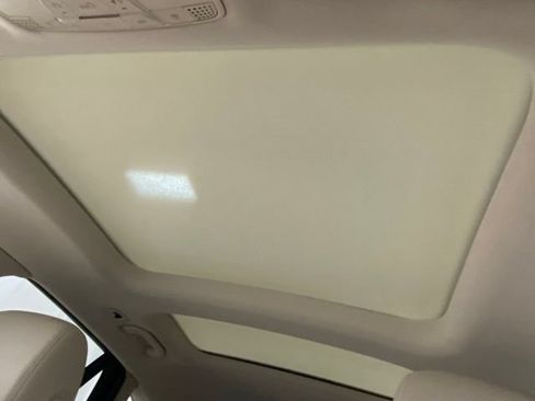 Used 2019 Mercedes-Benz GLC 300 4MATIC image 25