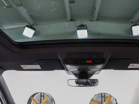 Used 2022 Volkswagen Tiguan SEL R-Line image 21