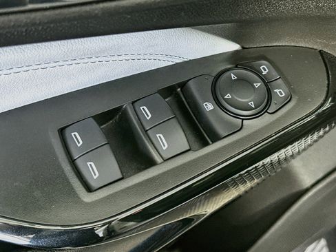 Used 2025 Chevrolet Trax LT w/ LT Convenience Package FWD image 15