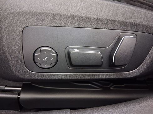 New 2026 BMW 330i Sedan w/ Convenience Package image 13