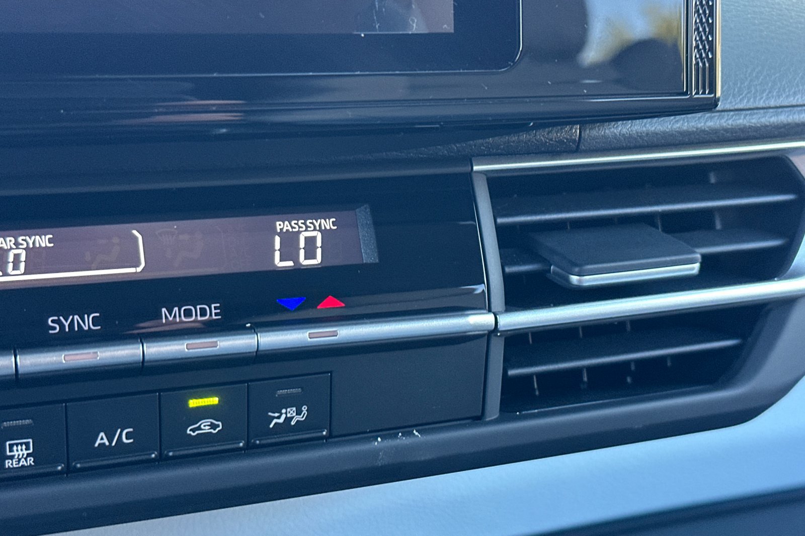 Certified 2026 Toyota Sienna LE FWD image 32