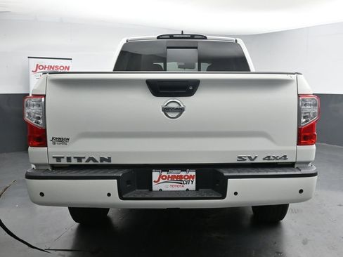 Used 2022 Nissan Titan SV image 8