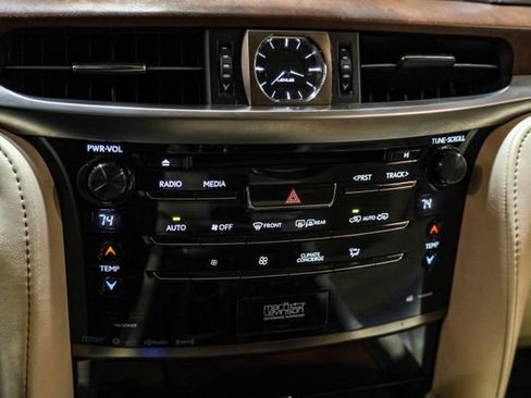 Used 2018 Lexus LX 570 4WD w/ Luxury Package image 36